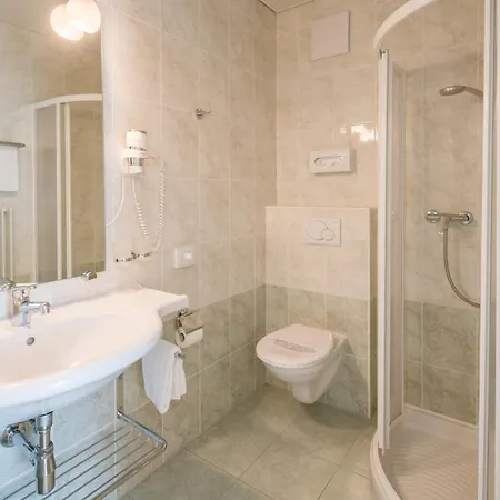 Western Bellevue Au 4*