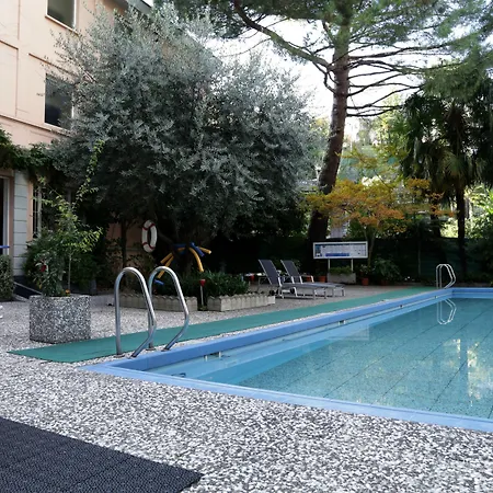 Western Bellevue Au 4*