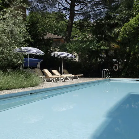 Western Bellevue Au 4*