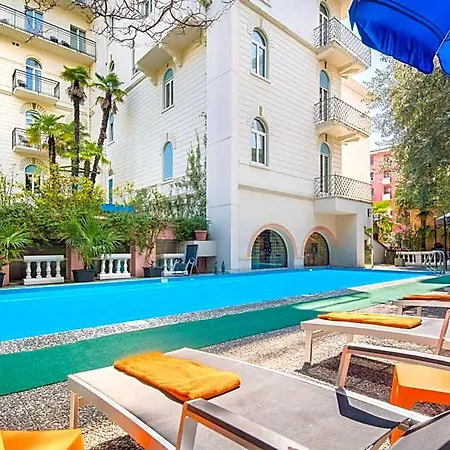 Western Bellevue Au 4*