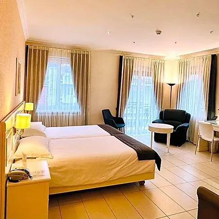 Western Bellevue Au 4*