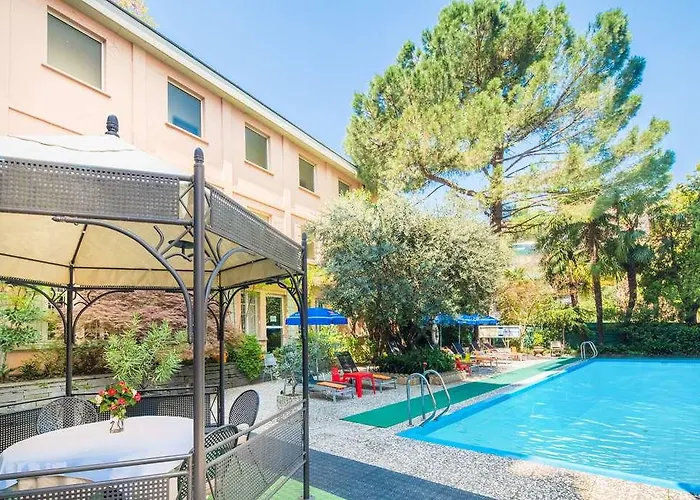 Western Bellevue Au 4*