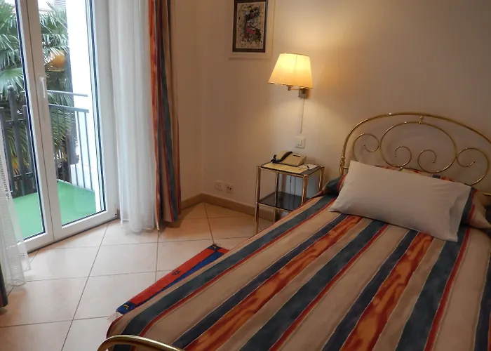 Western Bellevue Au 4*