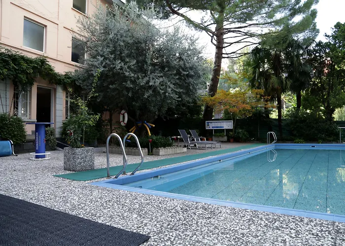 Western Bellevue Au 4*