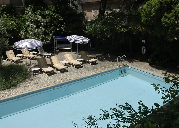 Western Bellevue Au 4*